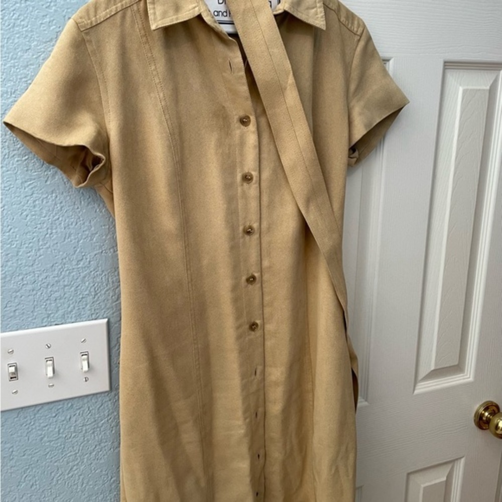 Faux suede tan Women’s dress with belt‎ - Picture 2 of 2